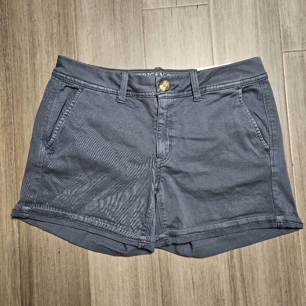 American Eagle Midi Super Stretch Shorts Women’s Size 6, Navy